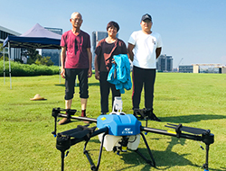 "Lelaki tua" ini memulakan perniagaan baru dengan drone perlindungan tumbuhan!